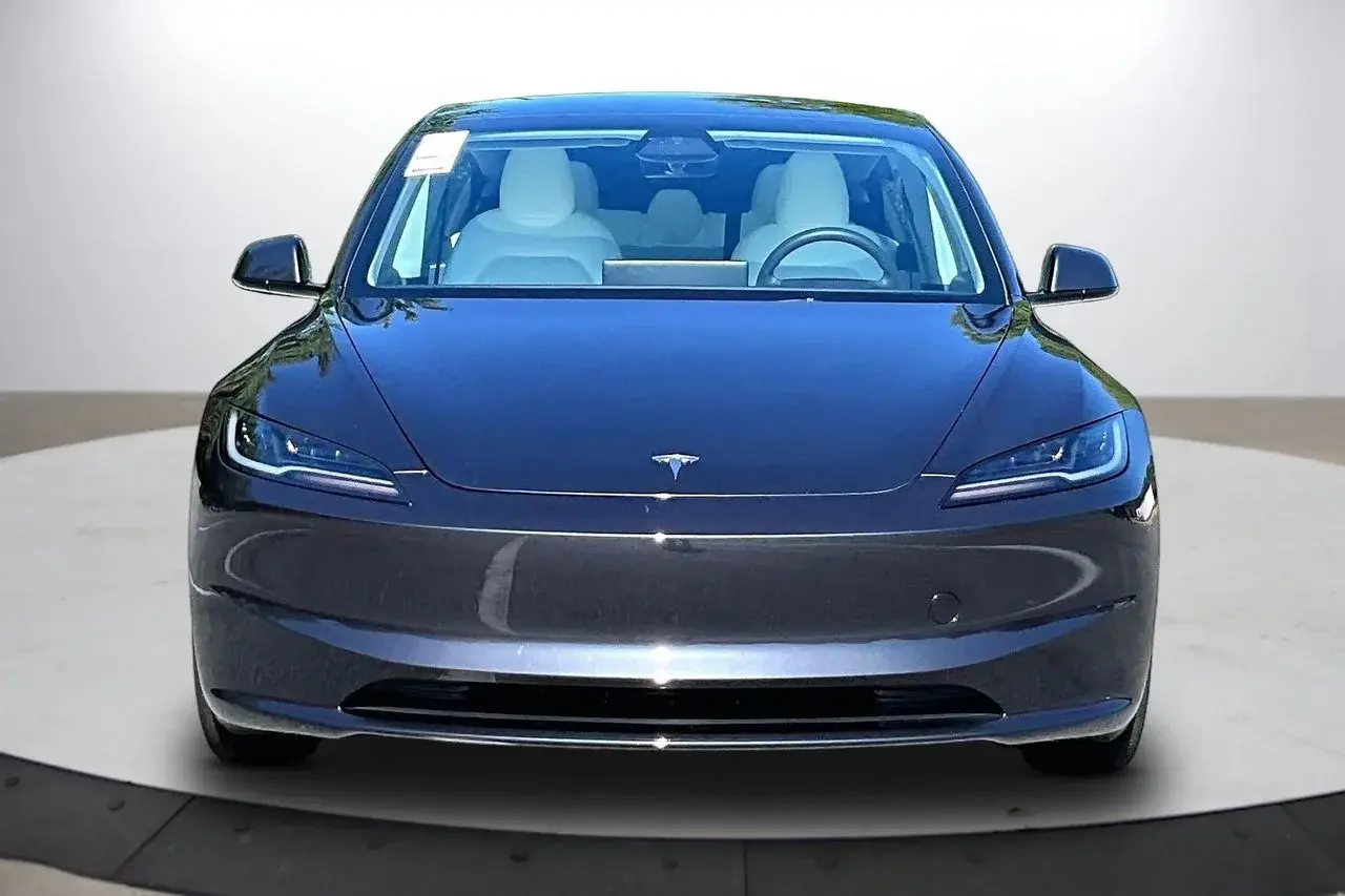 2025 Tesla Model 3 Long Range photo 3