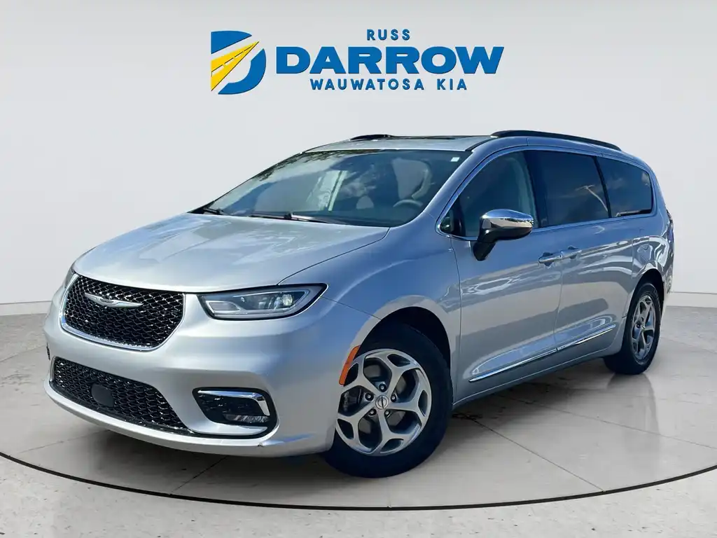 2023 Chrysler Pacifica Limited's photo