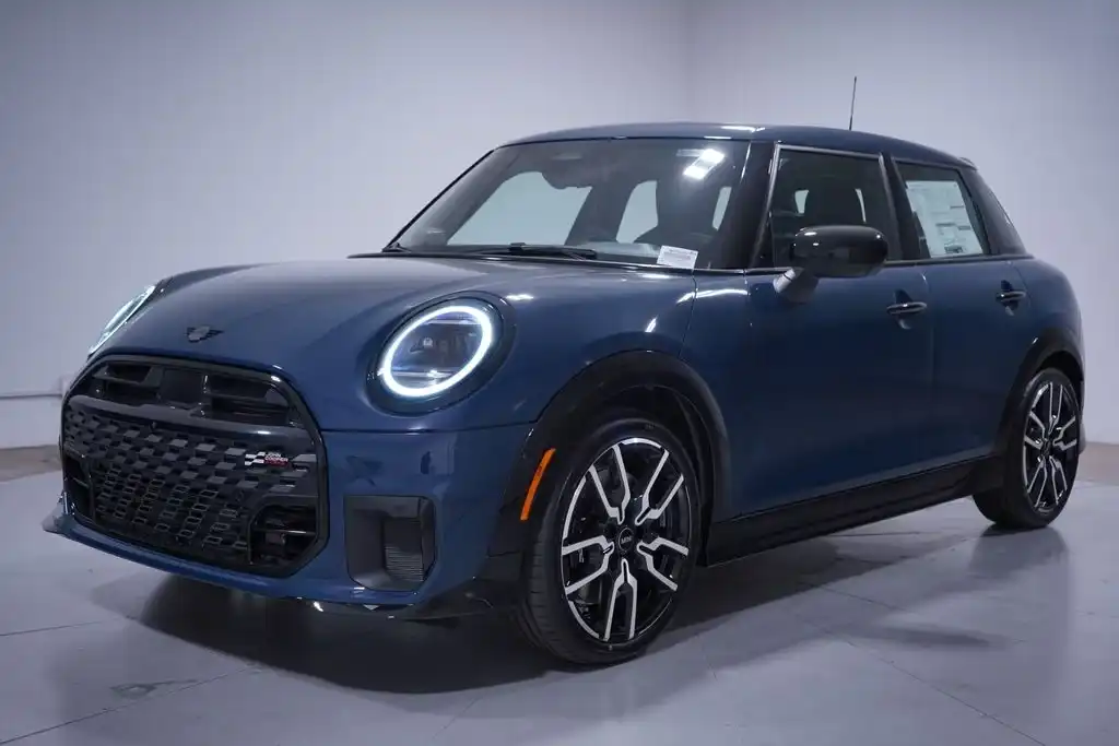 2026 MINI Hardtop Cooper S's photo
