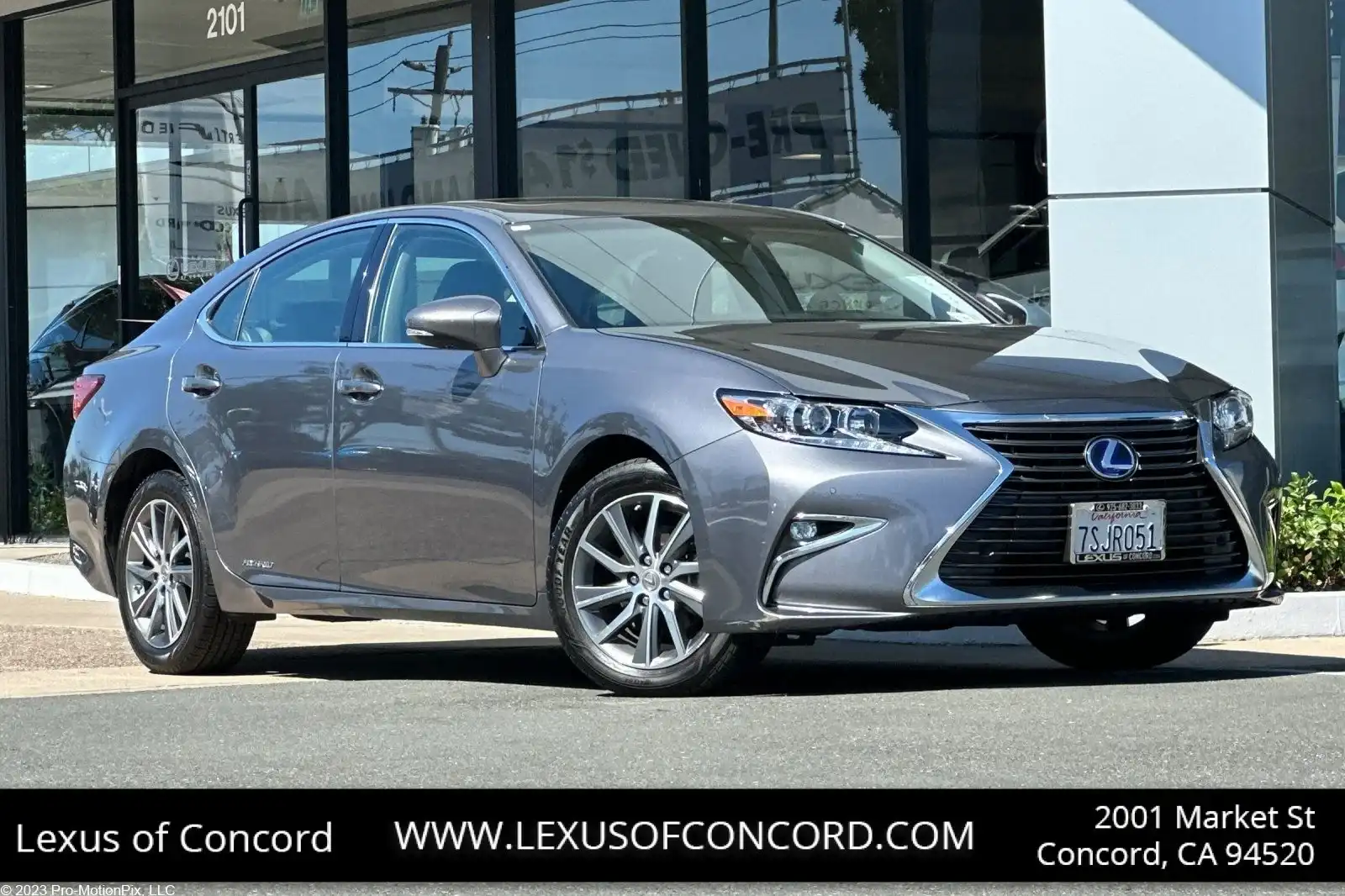 2016 Lexus ES 350 300h's photo