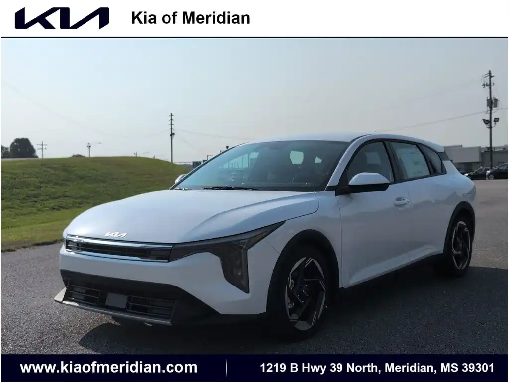2026 Kia K4 EX AT Hatchback's photo