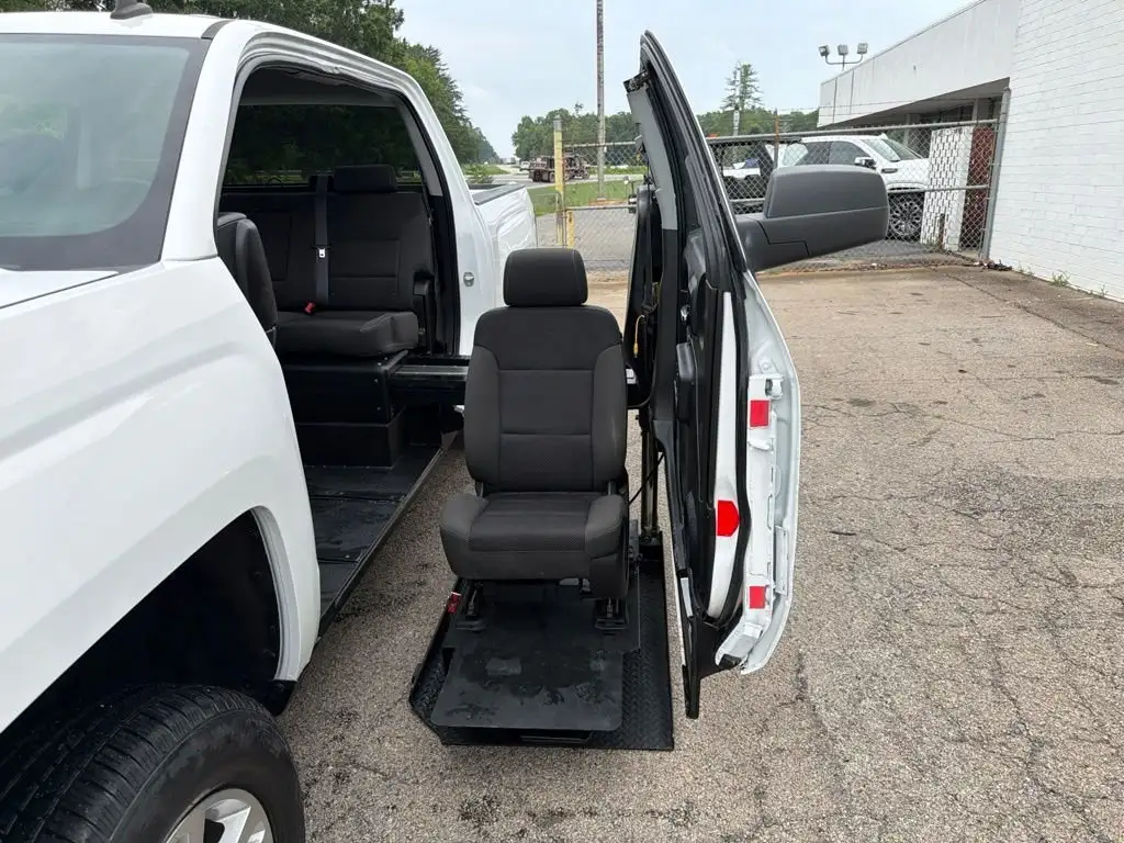 2014 Chevrolet Silverado 1500 LT Crew Cab Short Box photo 1