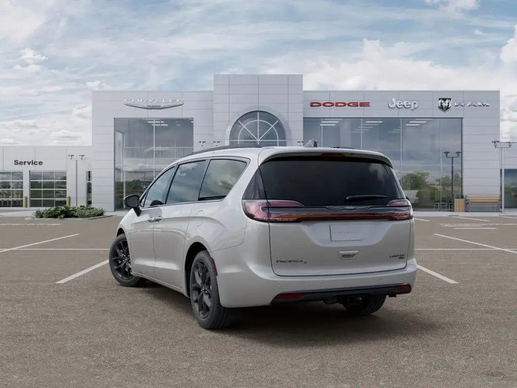 2026 Chrysler Pacifica Limited AWD photo 3