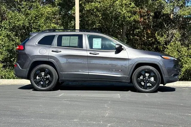 2016 Jeep Cherokee High Altitude 4X4 photo 3