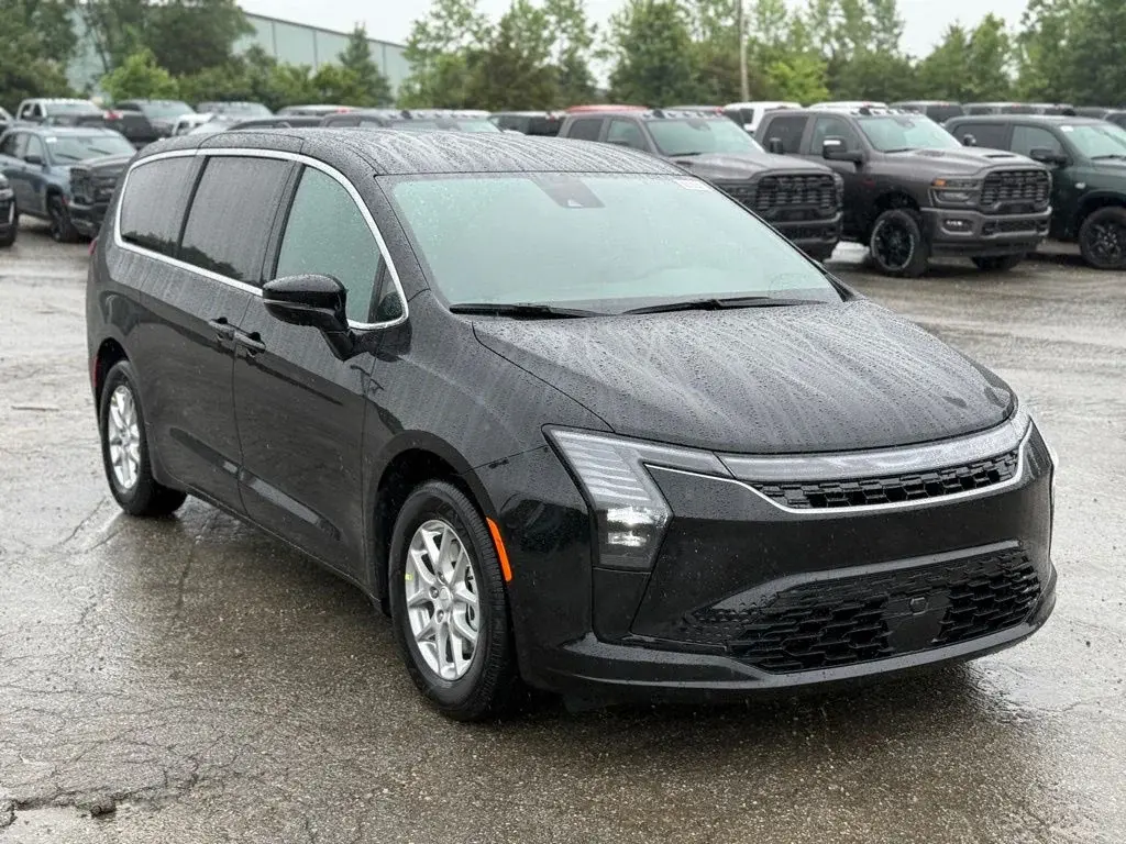 2027 Chrysler Pacifica Select photo 4
