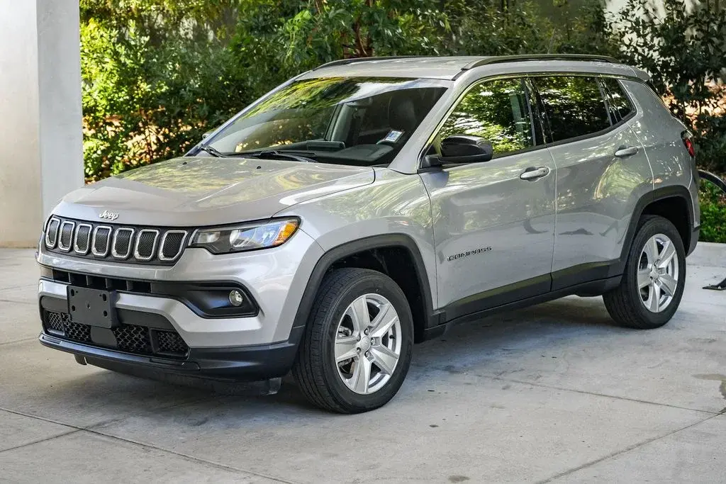2022 Jeep Compass Latitude 4X4 photo 3