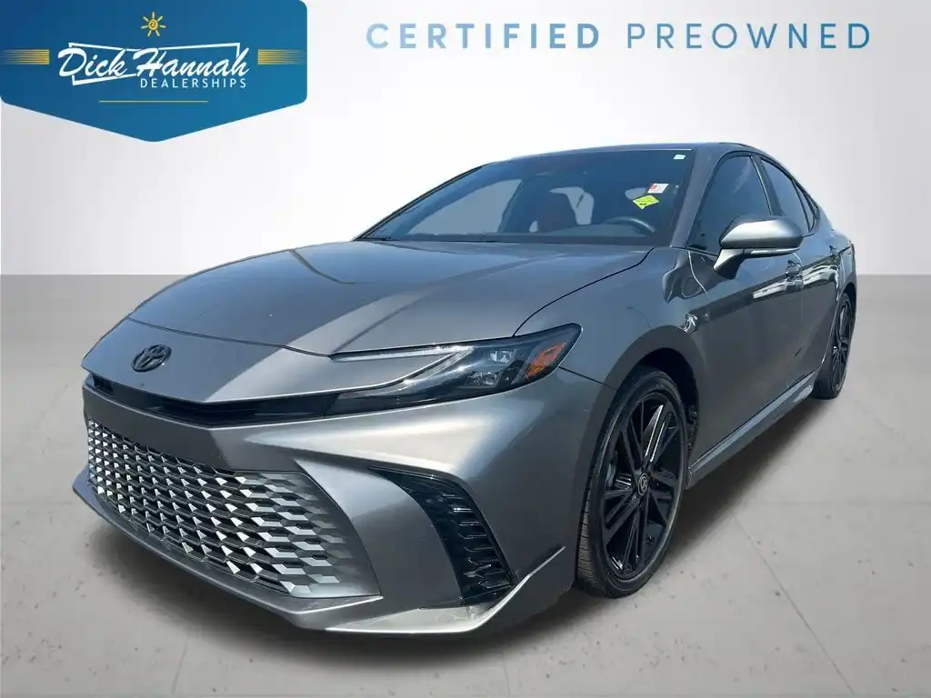 2025 Toyota Camry XSE Hybrid's photo