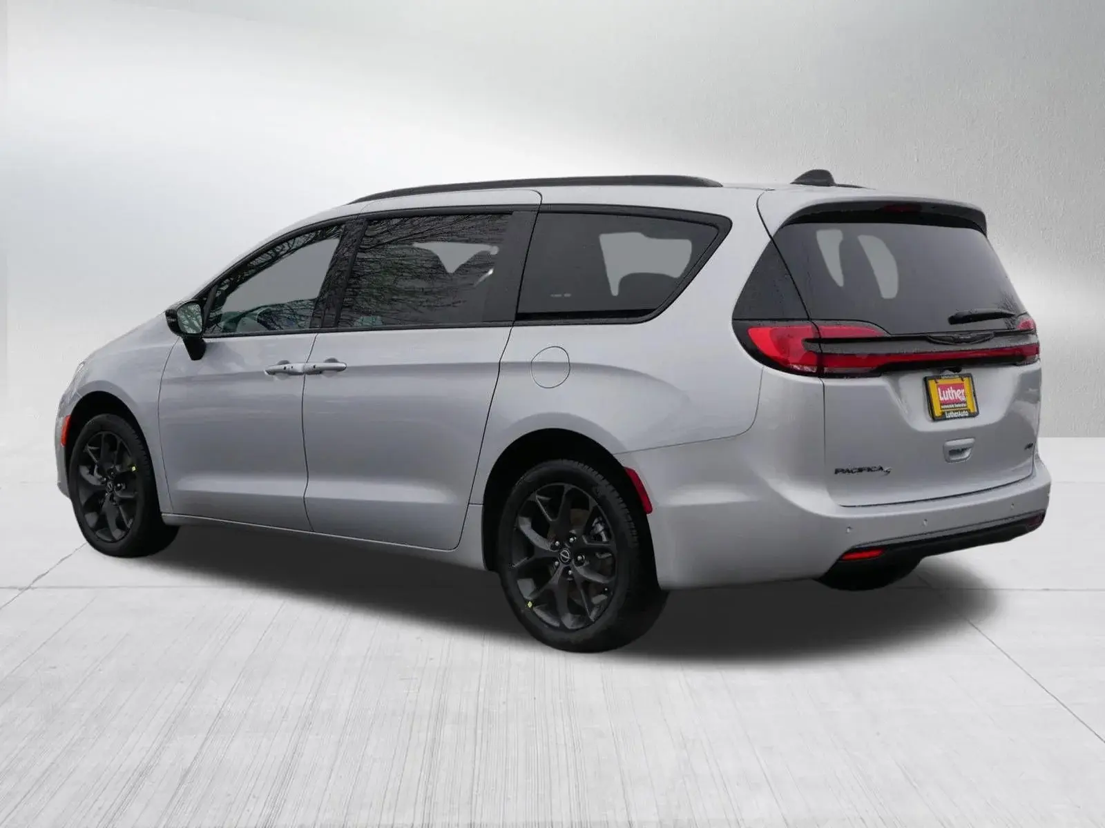 2026 Chrysler Pacifica Select AWD photo 5