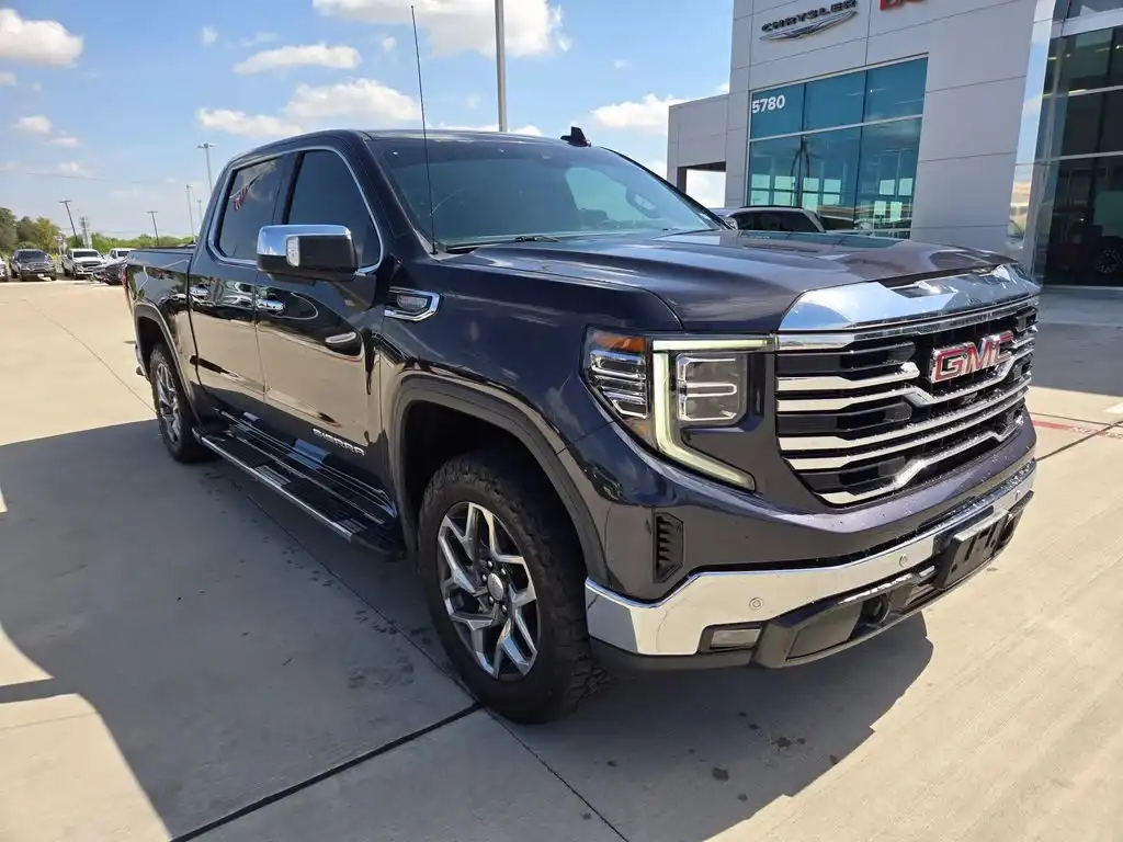 2022 GMC Sierra 4WD Crew Cab Short Box SLT's photo