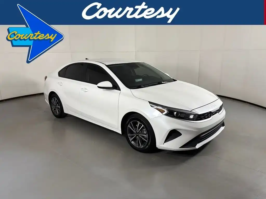 2024 Kia Forte LXS AT's photo