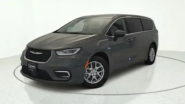 2023 Chrysler Pacifica Touring L photo 1