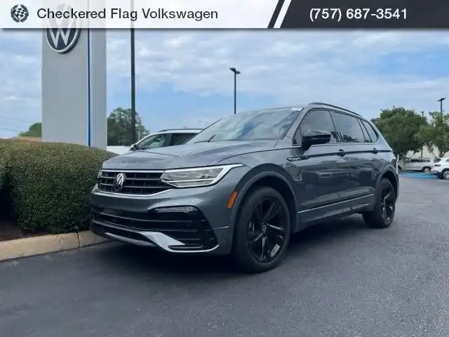 2023 Volkswagen Tiguan 2.0T SE R-Line Black's photo
