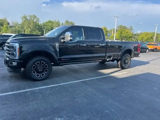 2023 Ford F-250 Platinum 4WD Crew Cab 176 in's photo