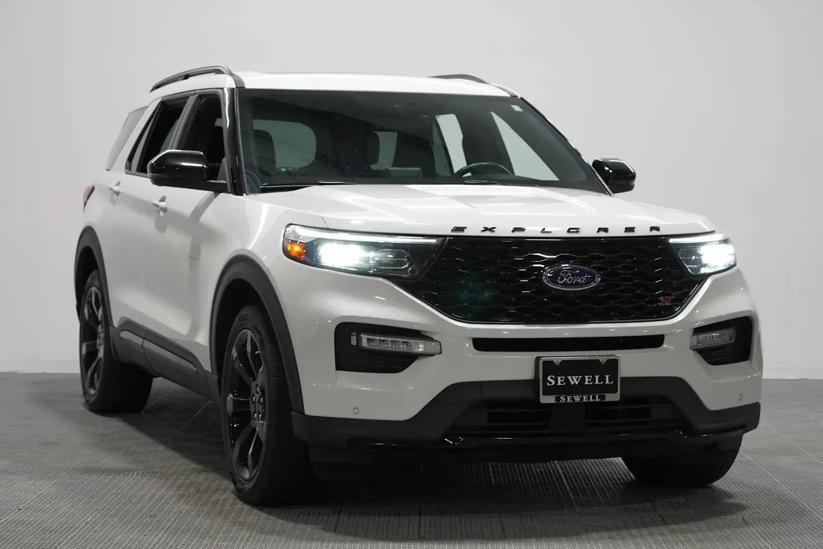 2022 Ford Explorer ST 4WD photo 3