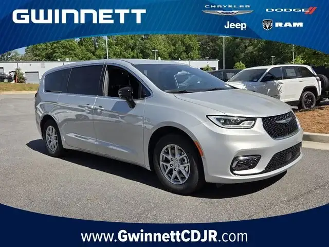 2026 Chrysler Pacifica Select photo 1