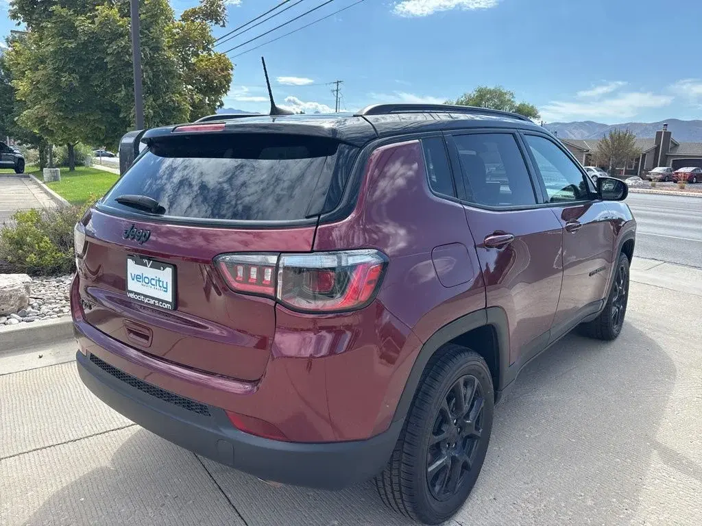 2022 Jeep Compass Altitude 4X4 photo 5