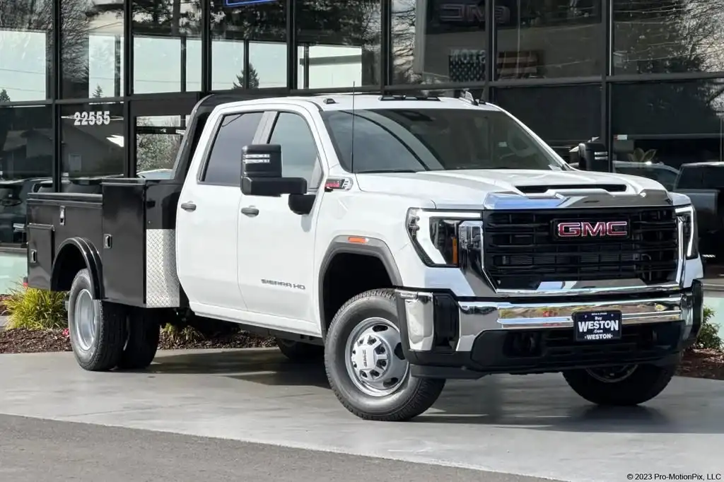 2026 GMC Sierra 4WD Crew Cab Chassis Pro's photo