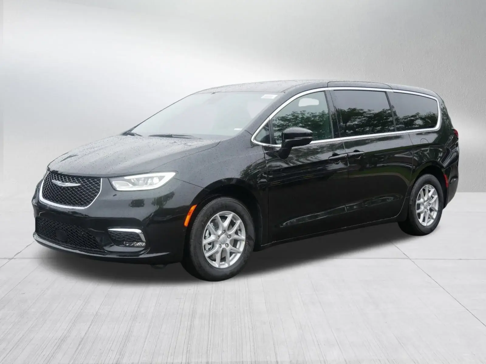 2026 Chrysler Pacifica Select photo 3