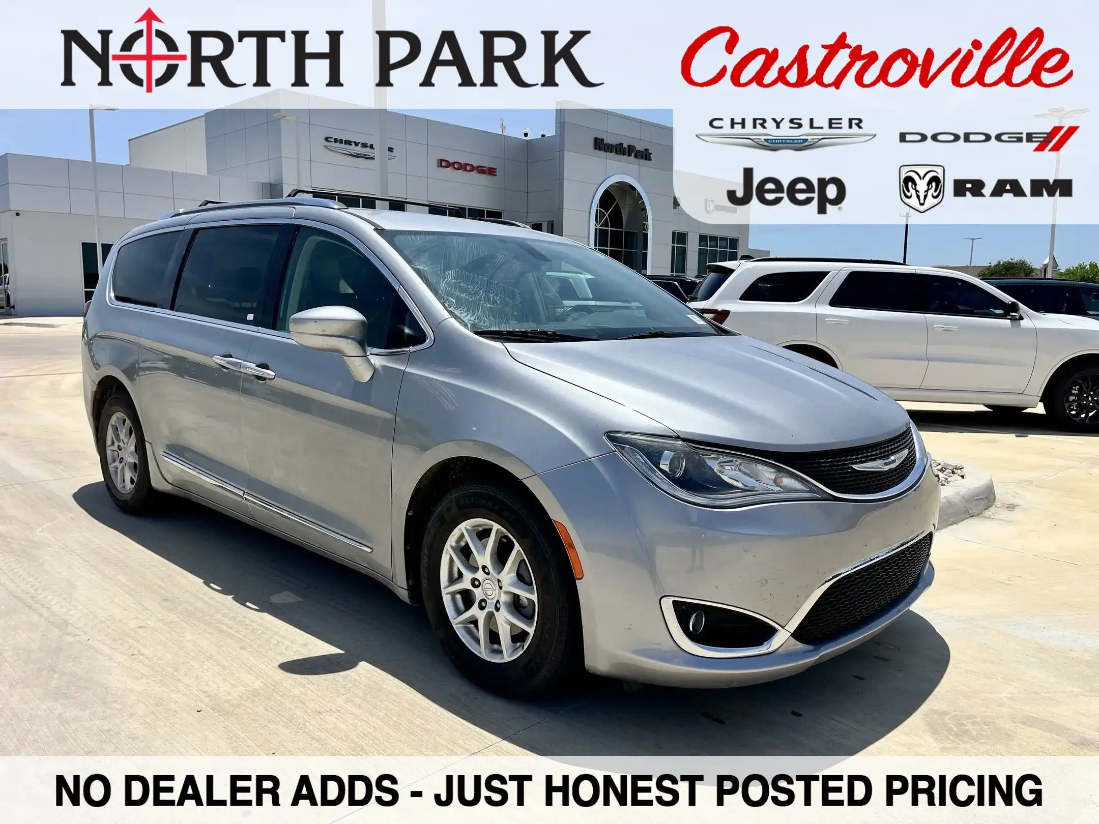 2020 Chrysler Pacifica Touring L's photo