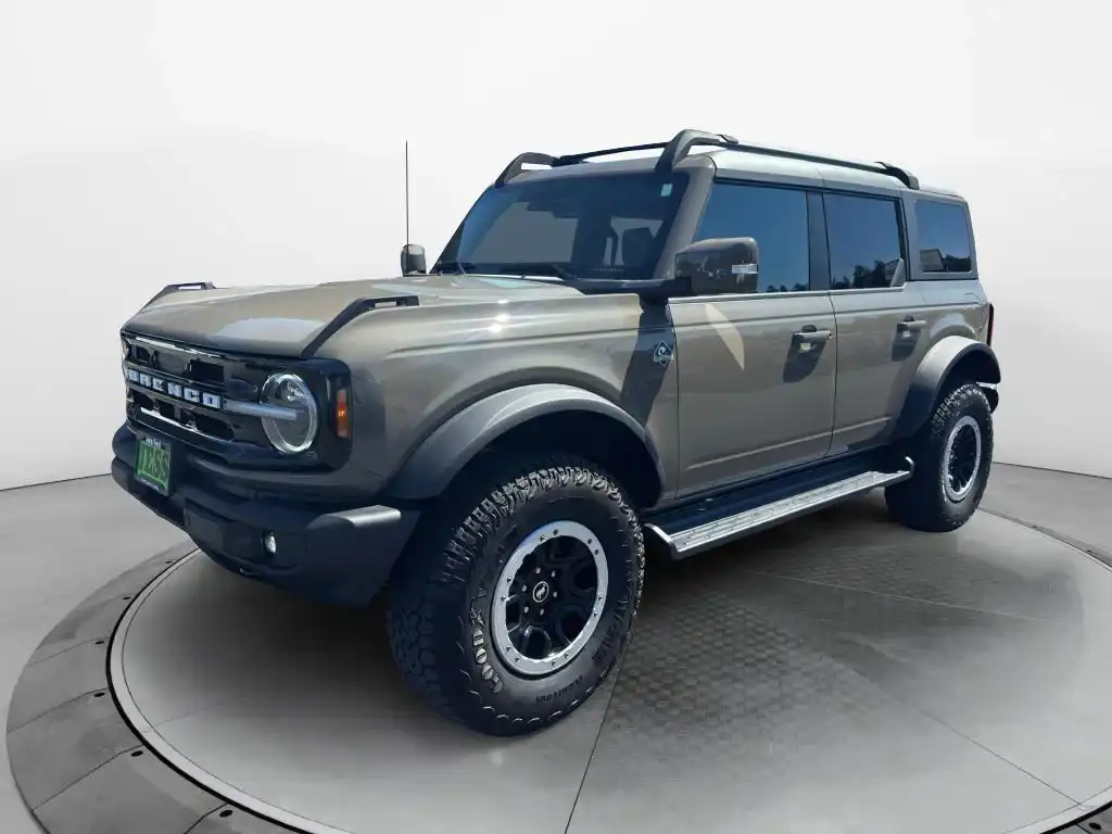 2025 Ford Bronco Outer Banks 4WD 4-door's photo