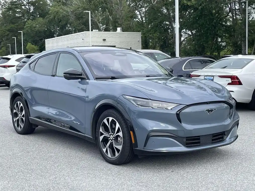 2023 Ford Mustang-Mach-e Premium's photo