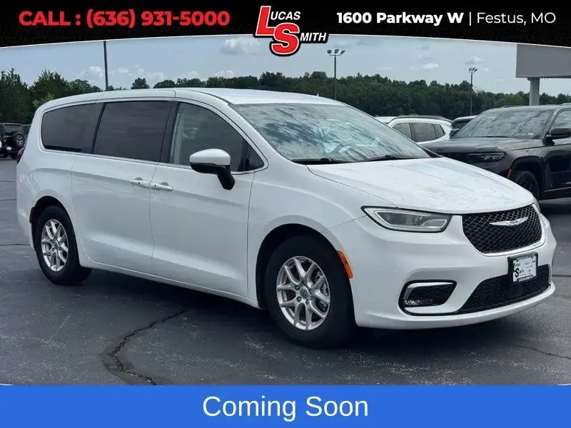 2023 Chrysler Pacifica Touring L photo 1