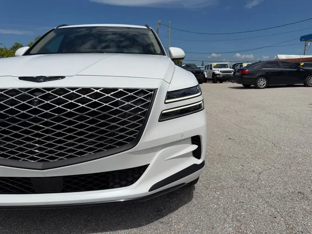 2024 Genesis GV80 3.5T Standard AWD photo 3