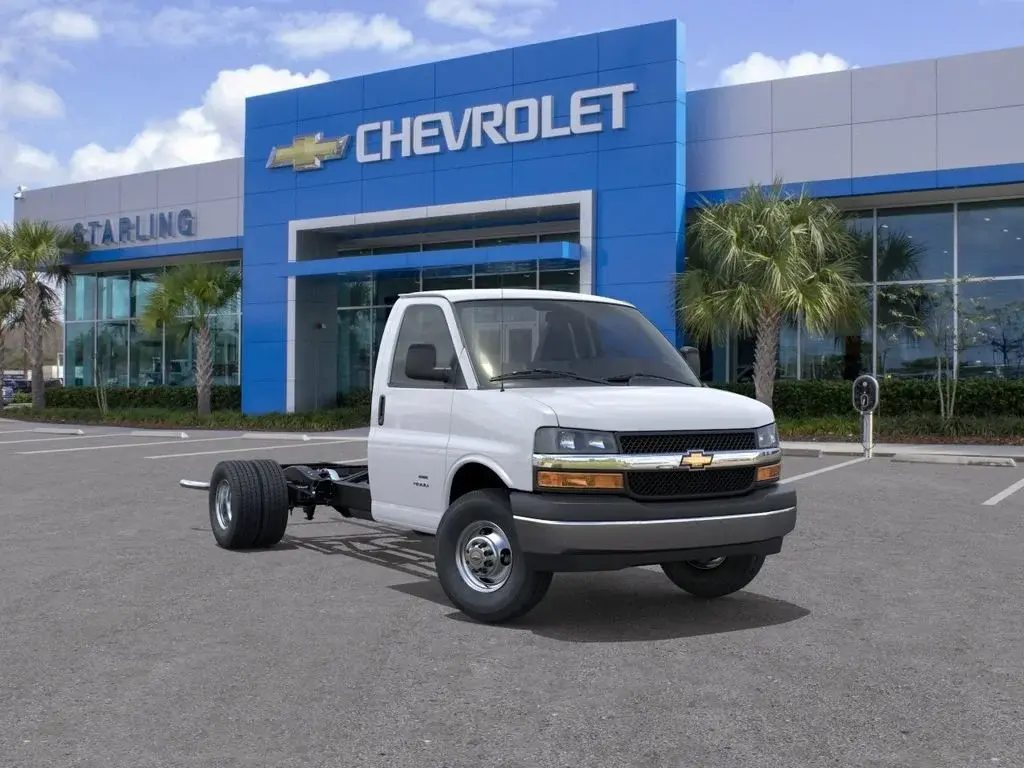 2026 Chevrolet Express 4500 159 WB photo 5