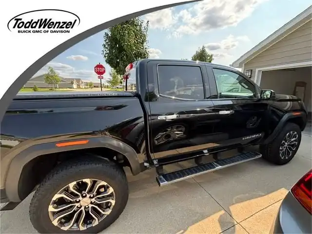 2023 GMC Canyon 4WD Denali Crew Cab Short Box's photo