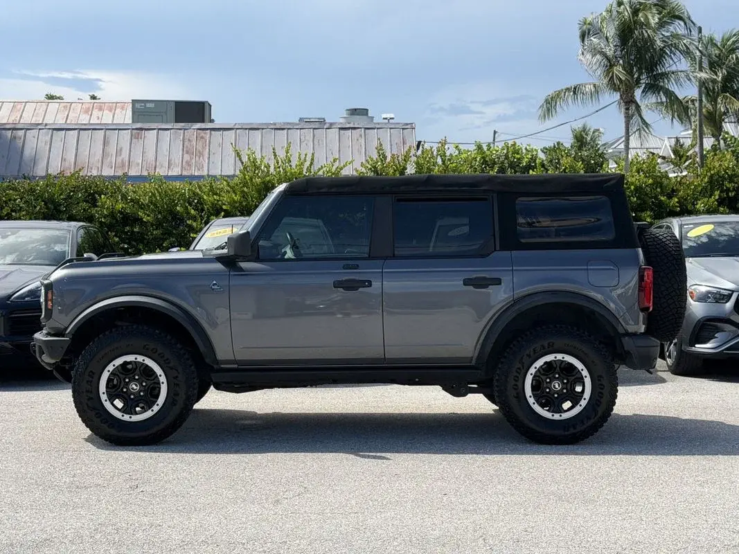 2021 Ford Bronco Black Diamond 4WD Advanced photo 3