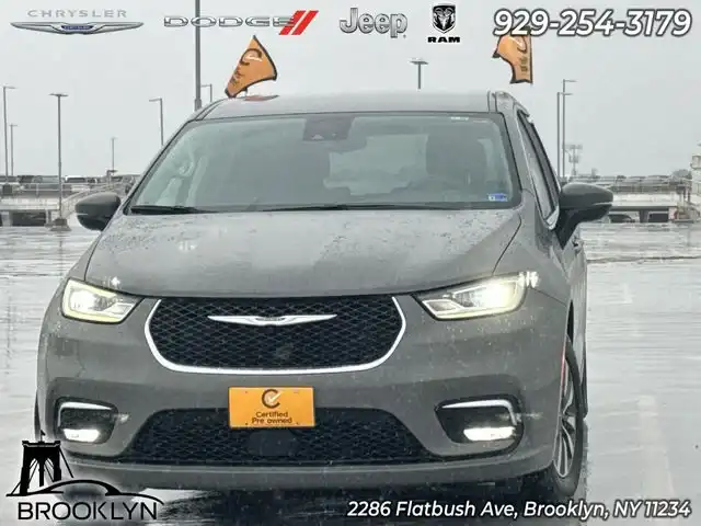 2023 Chrysler Pacifica Hybrid Touring L Hybrid's photo