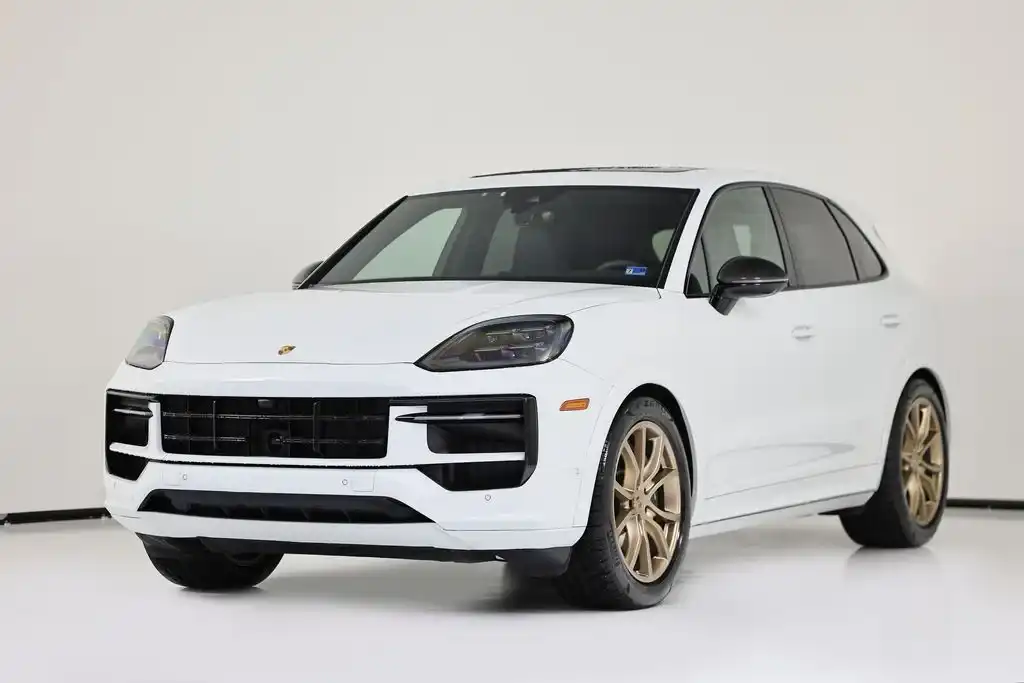 2025 Porsche Cayenne GTS's photo