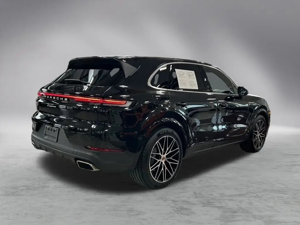 2025 Porsche Cayenne Base photo 5