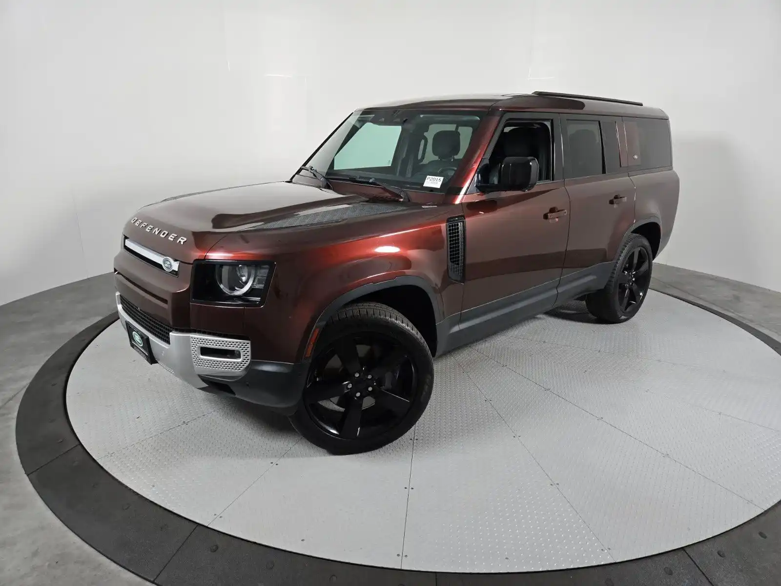 2023 Land Rover Defender First Edition's photo