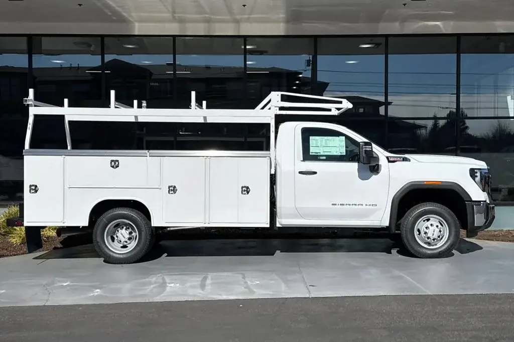 2026 GMC Sierra 4WD Regular Cab Chassis LWB Pro photo 3