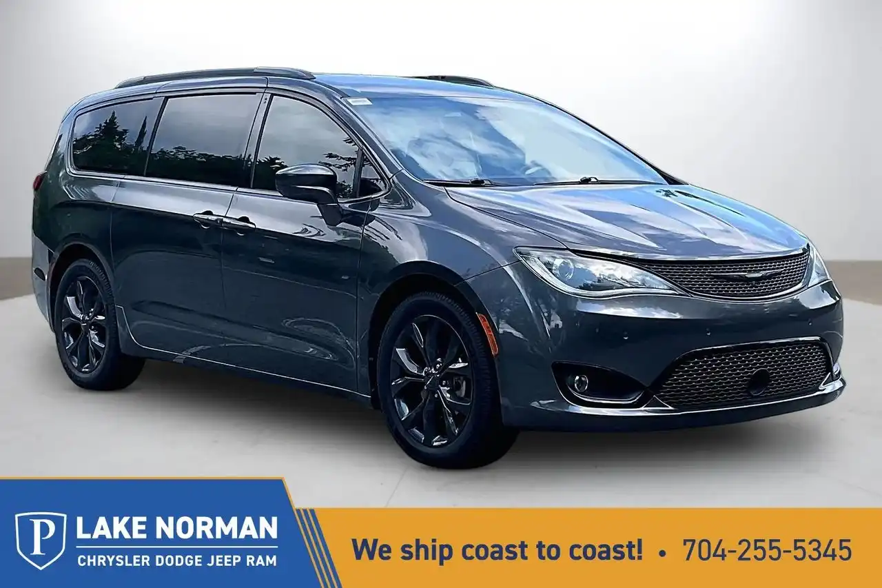 2020 Chrysler Pacifica Touring L Plus's photo