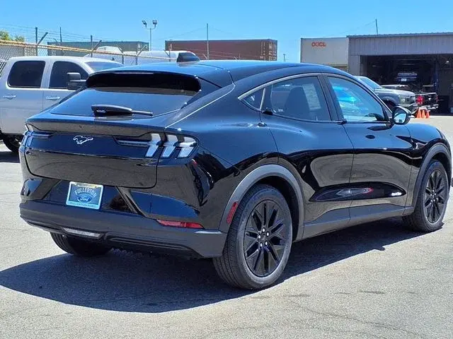 2026 Ford Mustang-Mach-e Select photo 4
