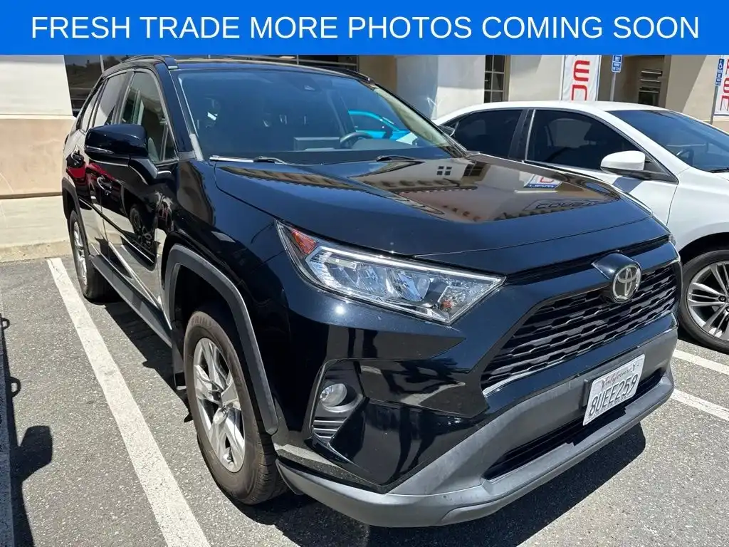 2021 Toyota RAV4 XLE FWD's photo