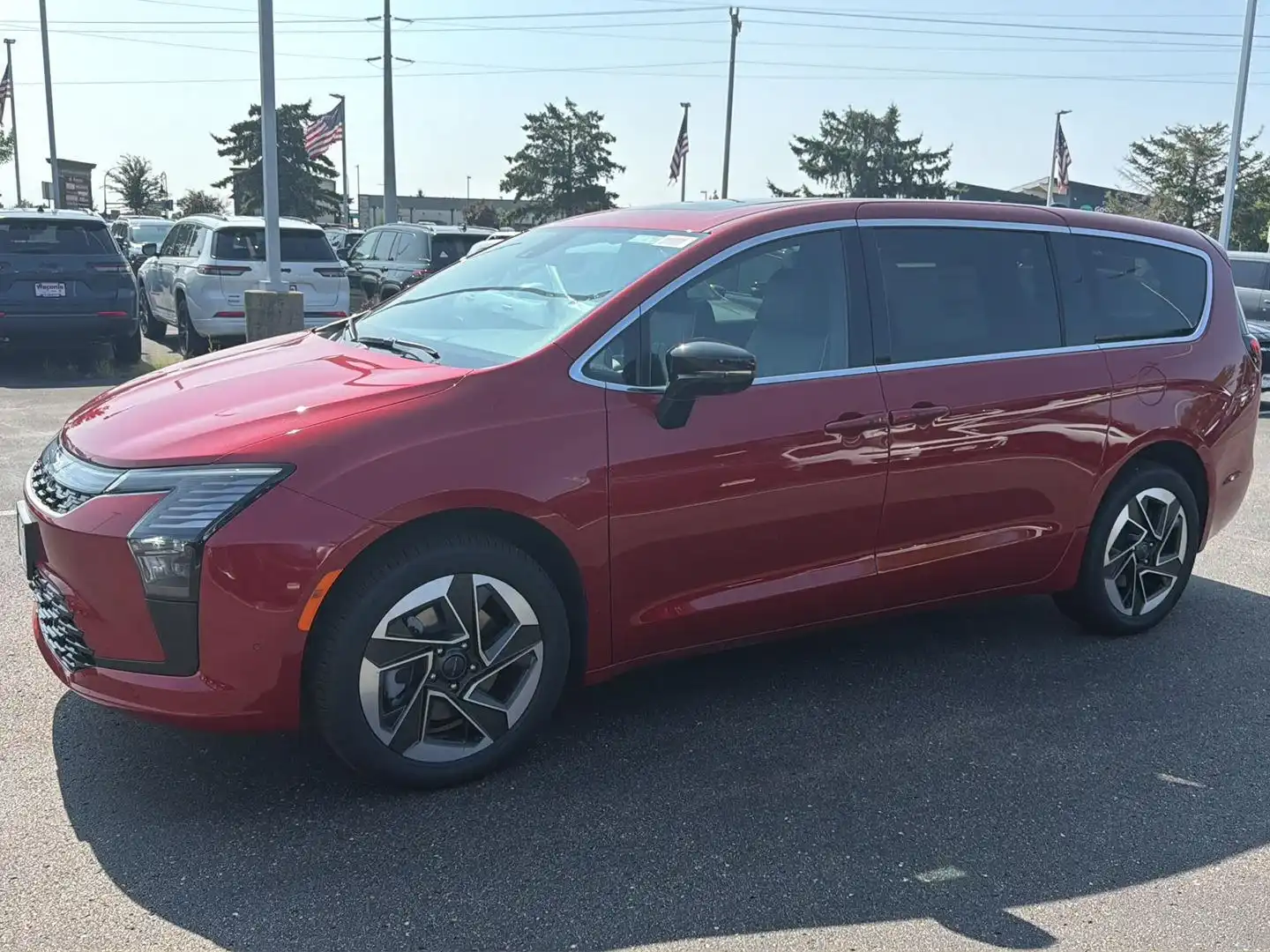 2027 Chrysler Pacifica Limited AWD's photo