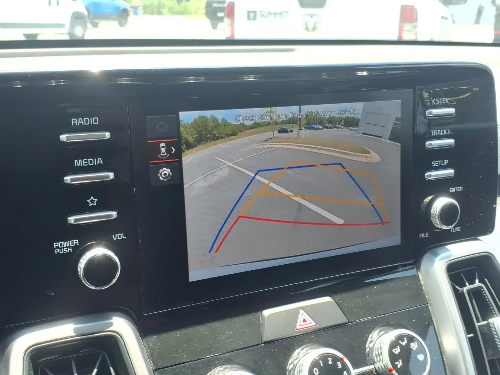 2023 Kia Sorento LX Auto photo 3