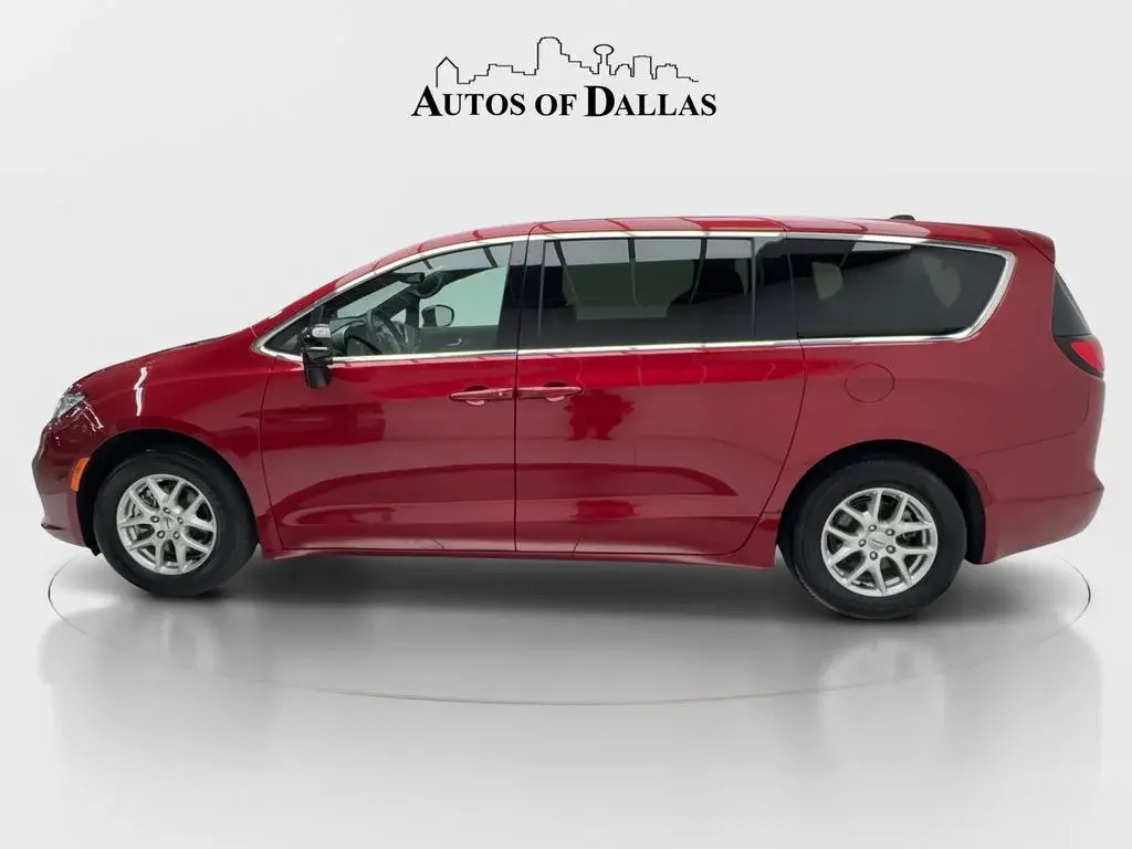 2025 Chrysler Pacifica Select photo 5