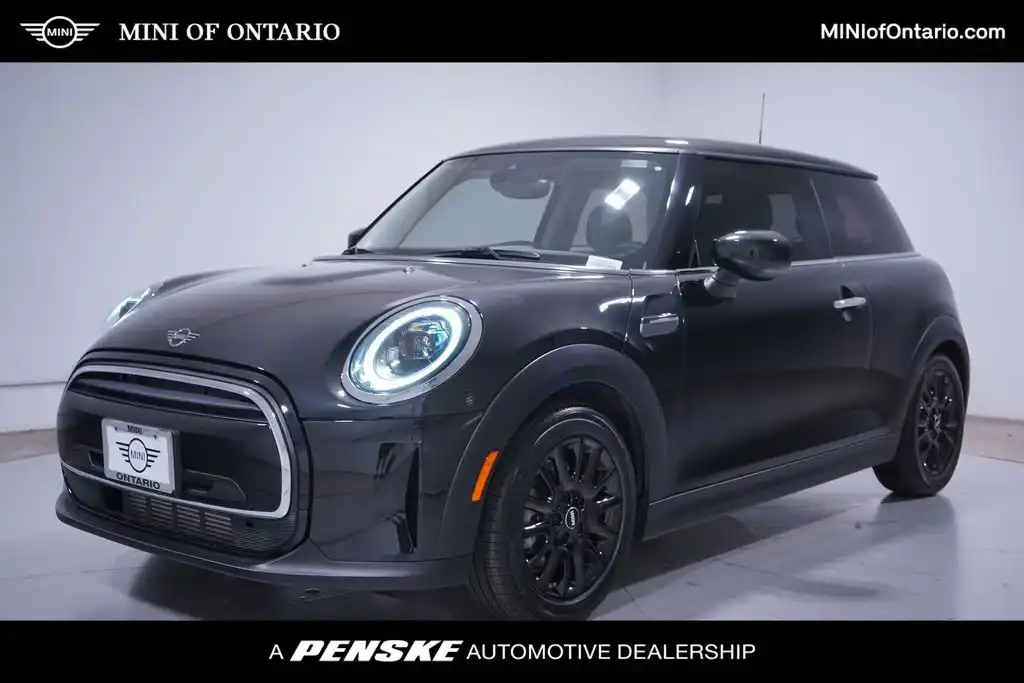 2024 MINI Hardtop Cooper's photo