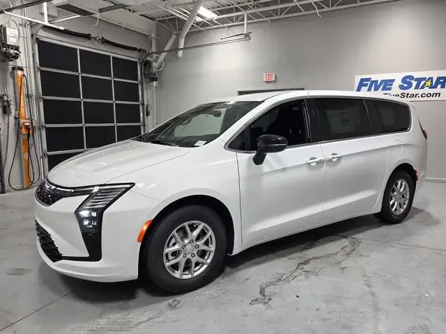 2027 Chrysler Pacifica Select photo 3