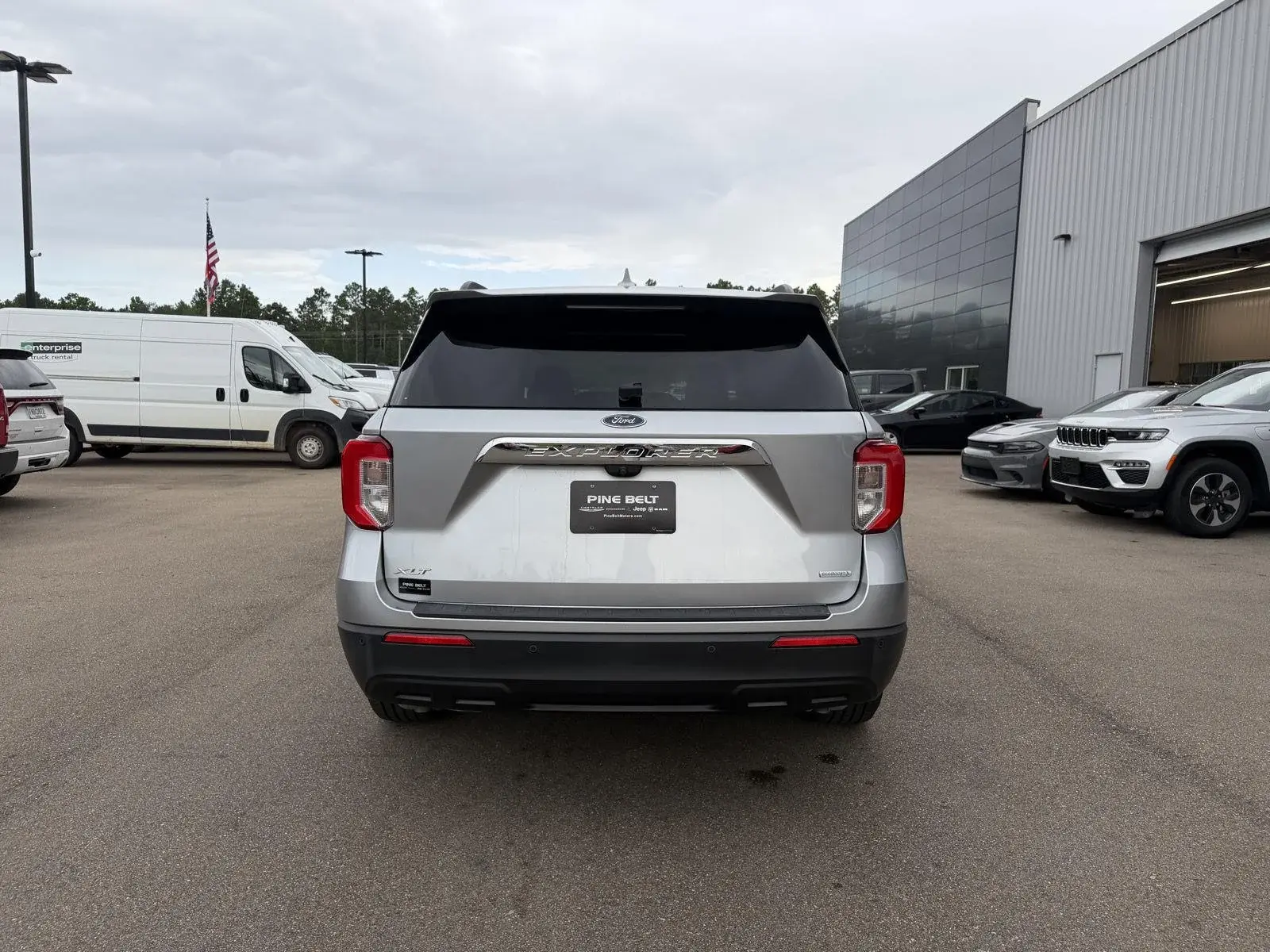 2020 Ford Explorer XLT RWD photo 5