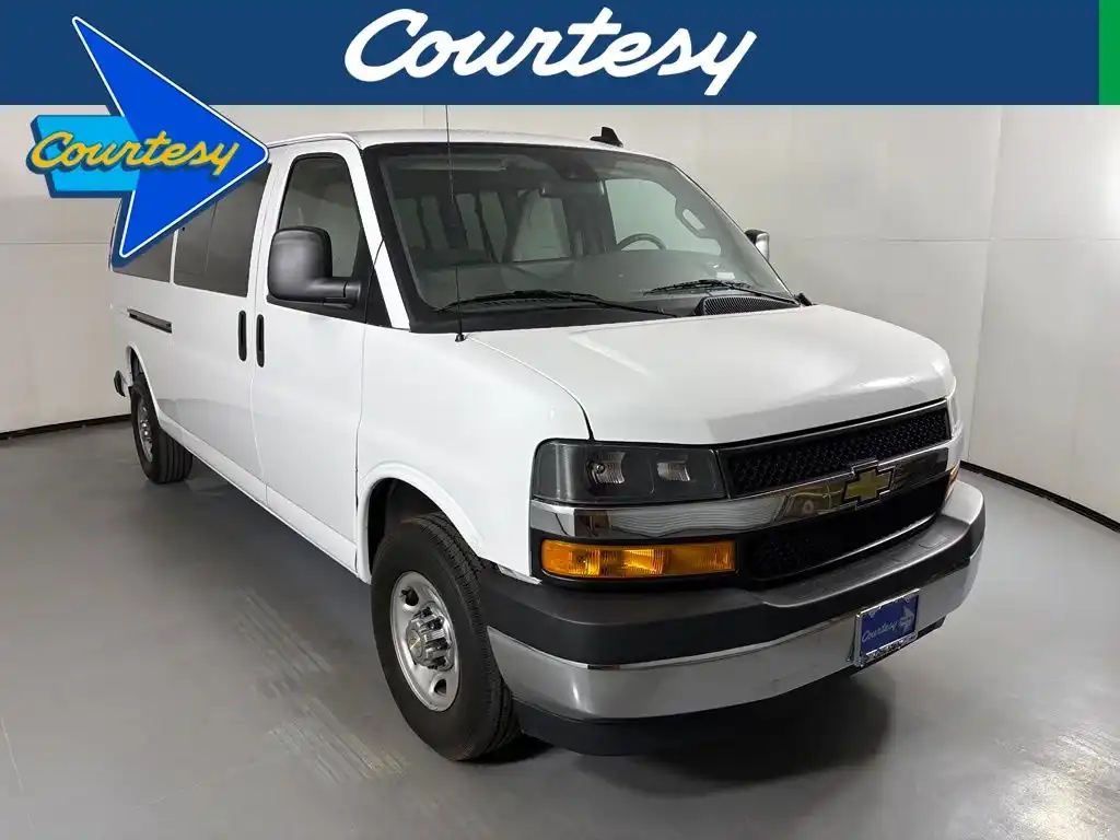 2024 Chevrolet Express 3500 LT Extended's photo