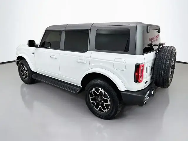 2025 Ford Bronco Outer Banks 4x4 photo 5