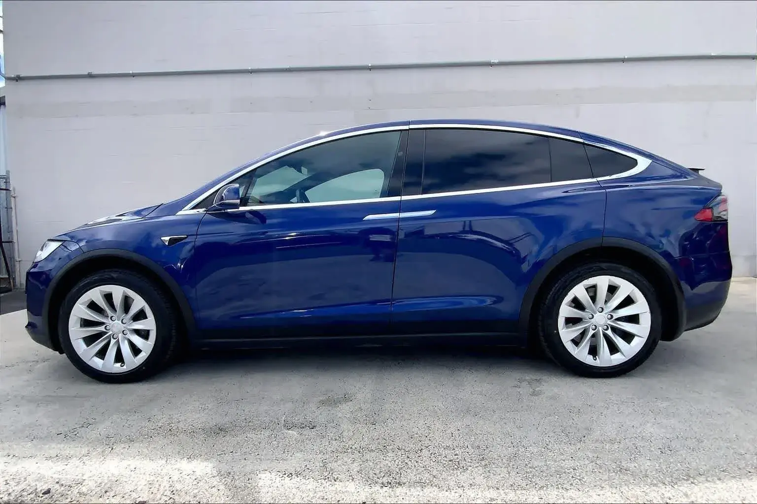 2021 Tesla Model X Long Range Plus photo 3