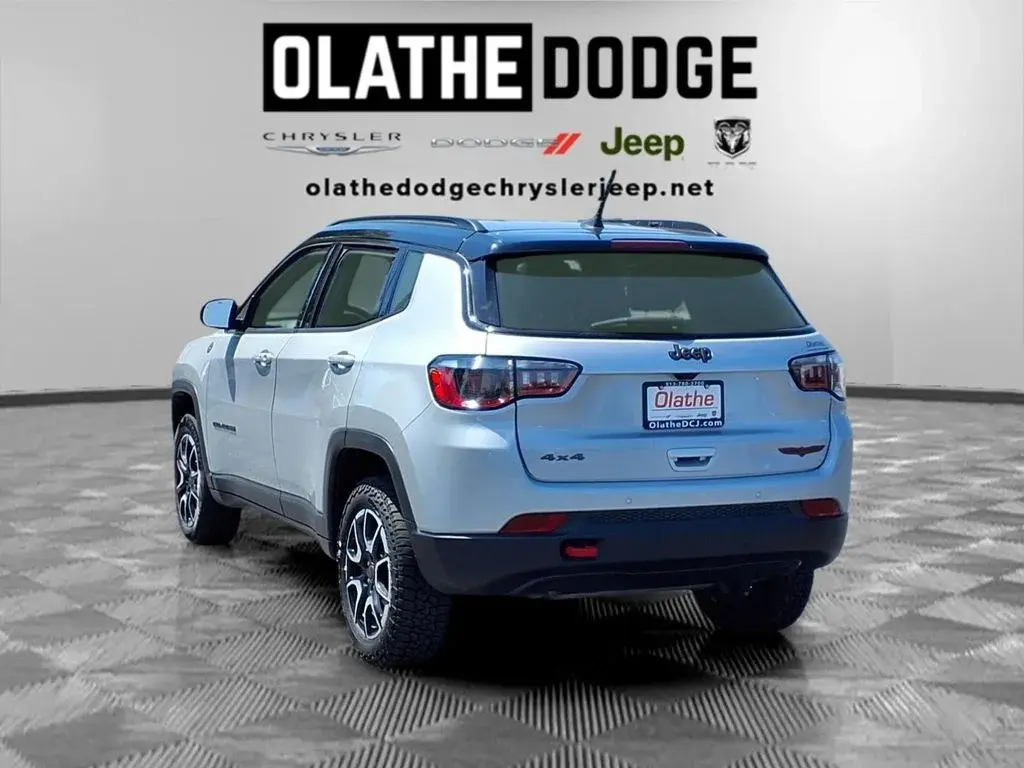 2025 Jeep Compass Trailhawk 4X4 photo 3