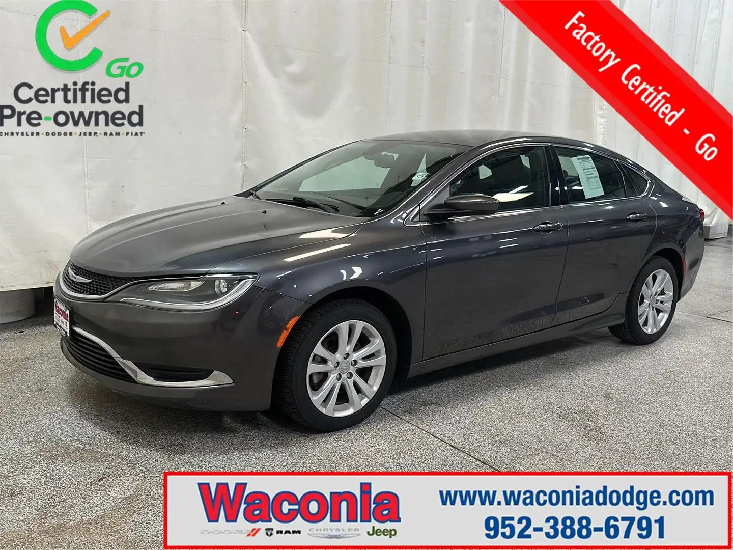 2016 Chrysler 200 Limited's photo