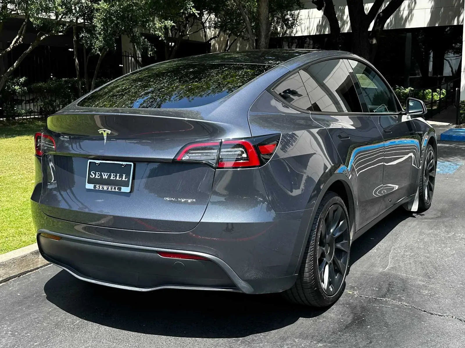 2023 Tesla Model Y Long Range photo 4